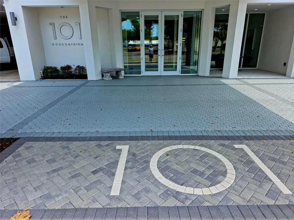 101 S Gulfstream Avenue Sarasota FL 34236