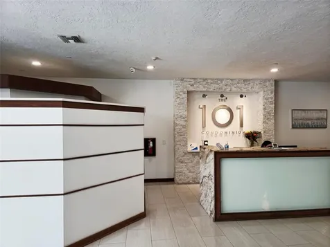 101 S Gulfstream Avenue Sarasota FL 34236