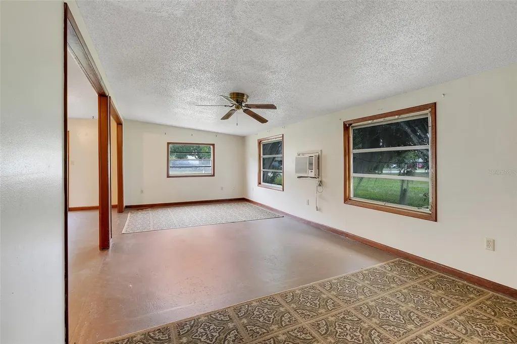 11411 Huggins Street Leesburg FL 34788