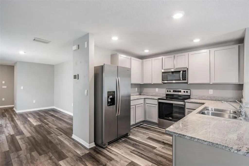38400 Sonnet Landing Avenue Zephyrhills FL 33540