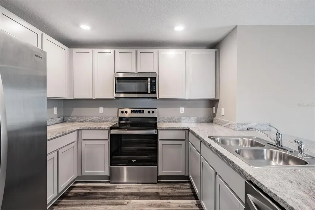 38400 Sonnet Landing Avenue Zephyrhills FL 33540