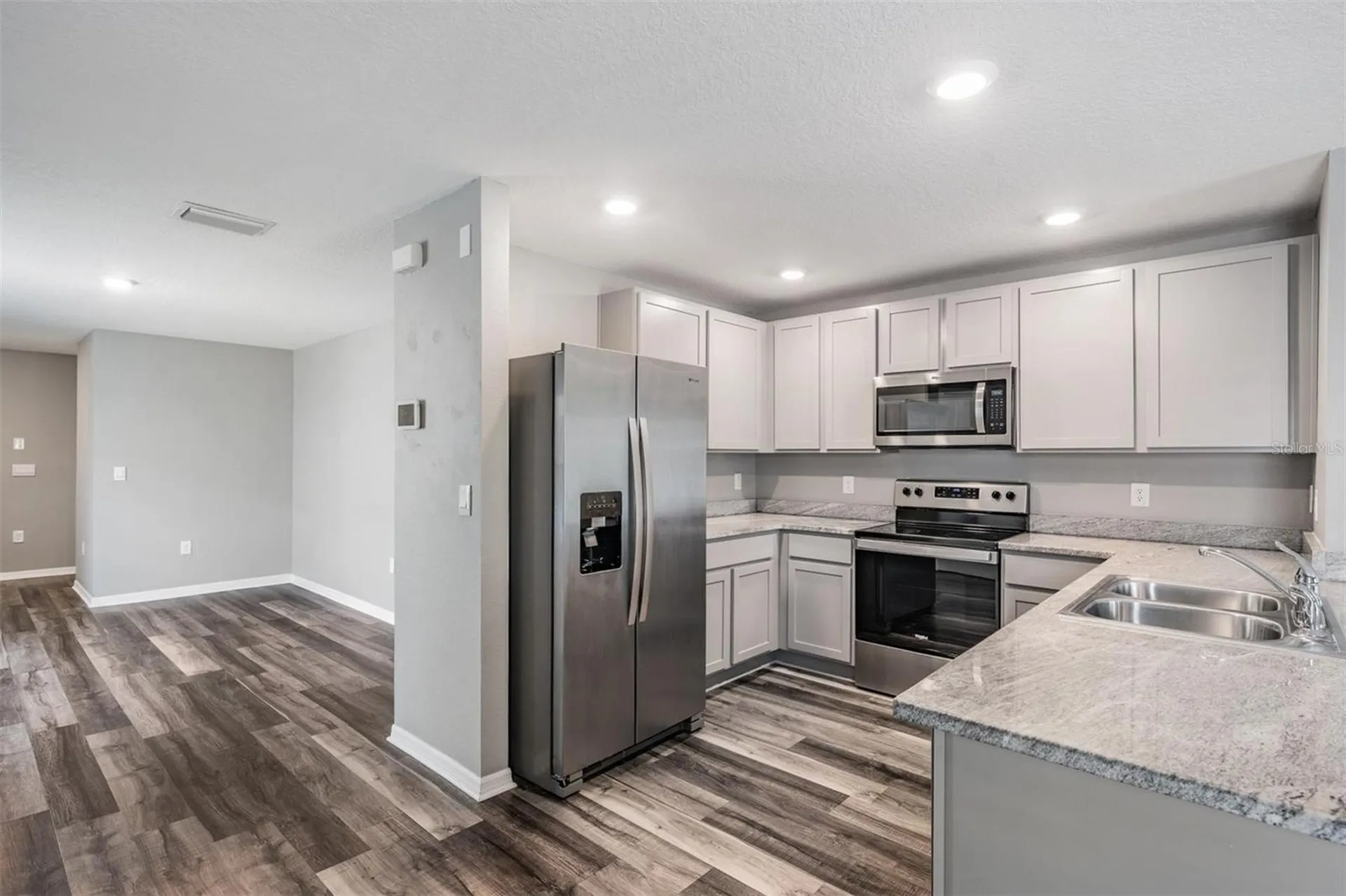 38400 Sonnet Landing Avenue Zephyrhills FL 33540