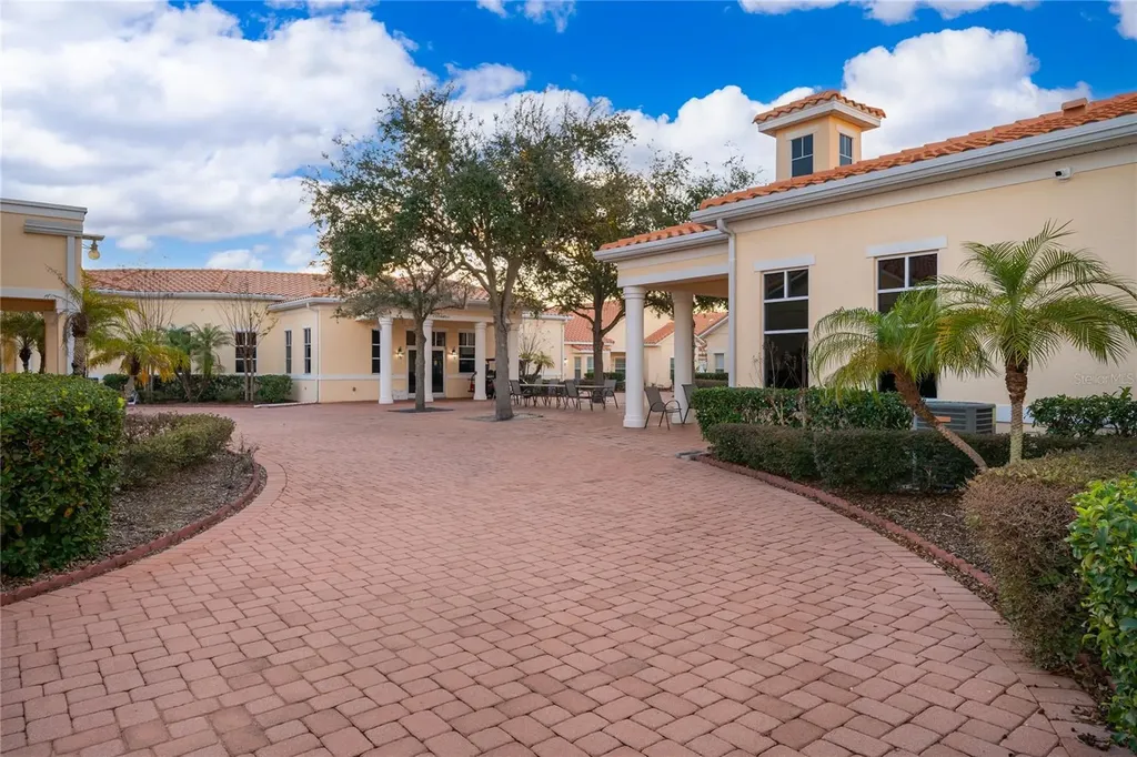 1075 David Walker Drive Tavares FL 32778