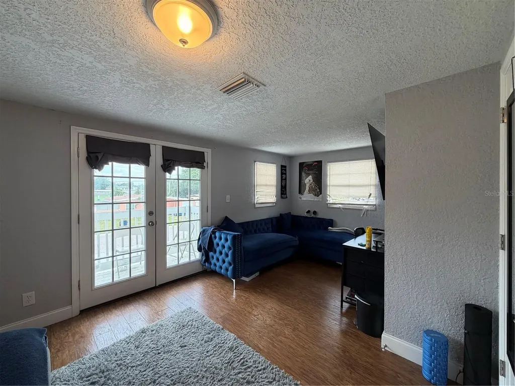 2926 W Saint John Street Tampa FL 33607