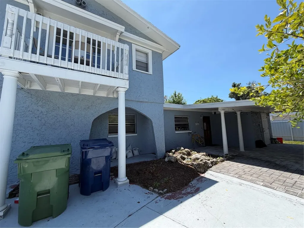 2926 W Saint John Street Tampa FL 33607
