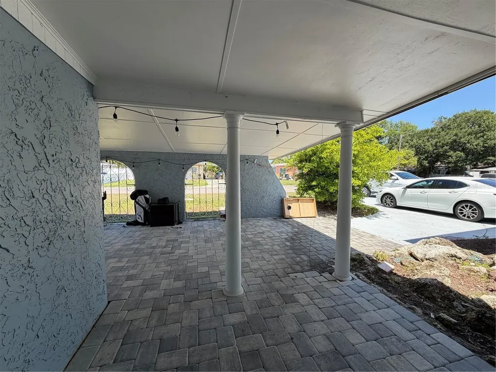 2926 W Saint John Street Tampa FL 33607