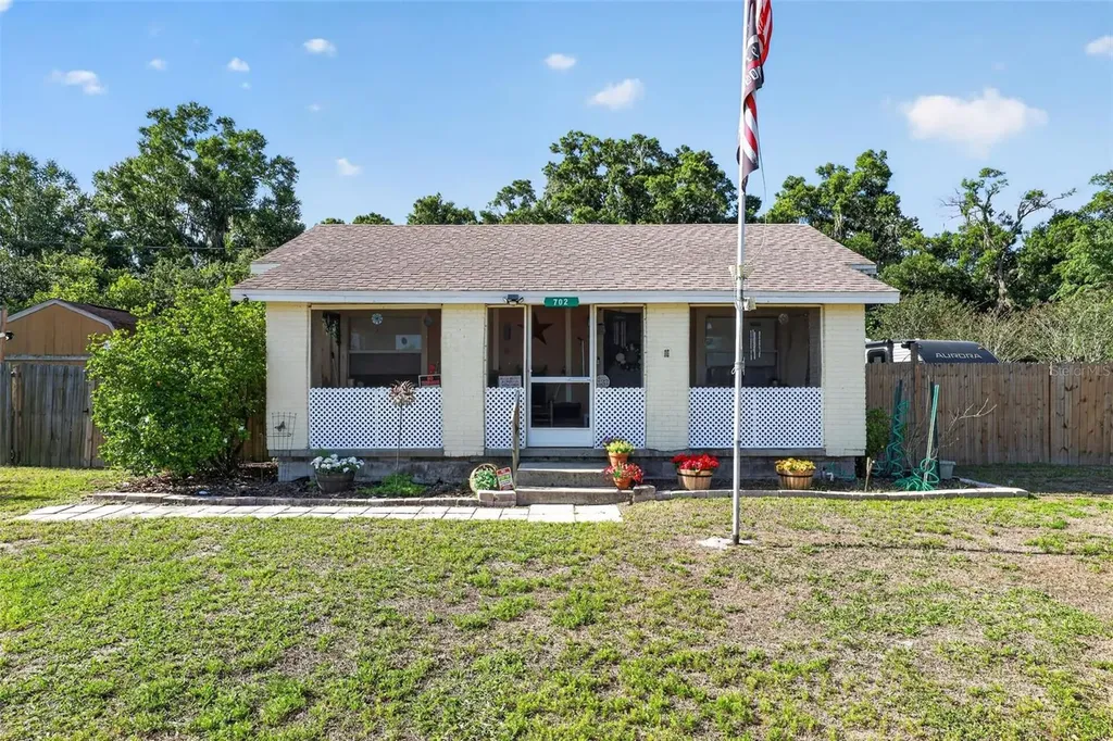 702 NW 3rd Street Mulberry FL 33860
