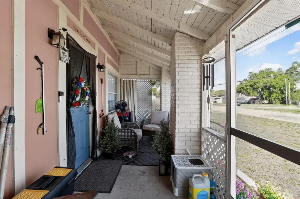 702 NW 3rd Street Mulberry FL 33860