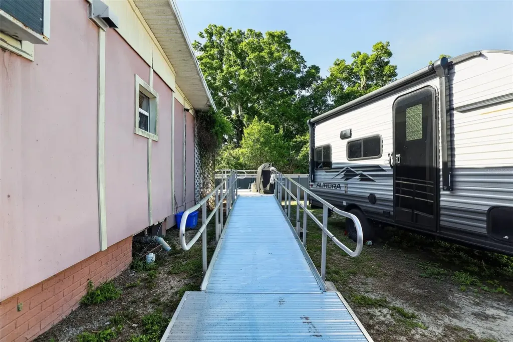 702 NW 3rd Street Mulberry FL 33860