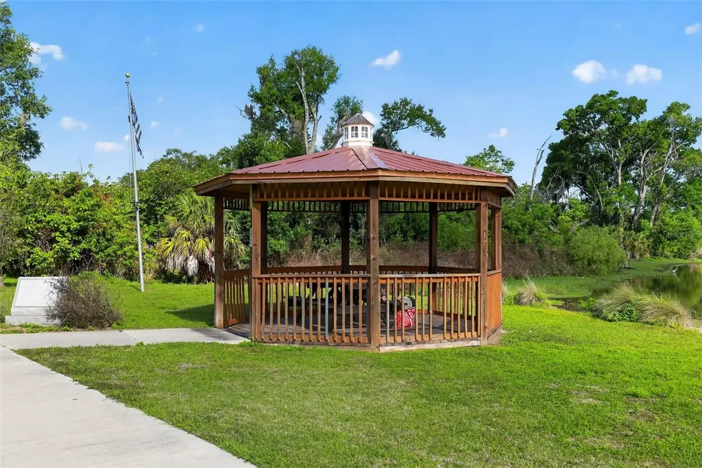 702 NW 3rd Street Mulberry FL 33860