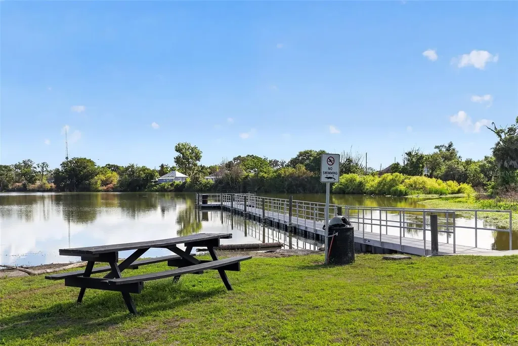 702 NW 3rd Street Mulberry FL 33860