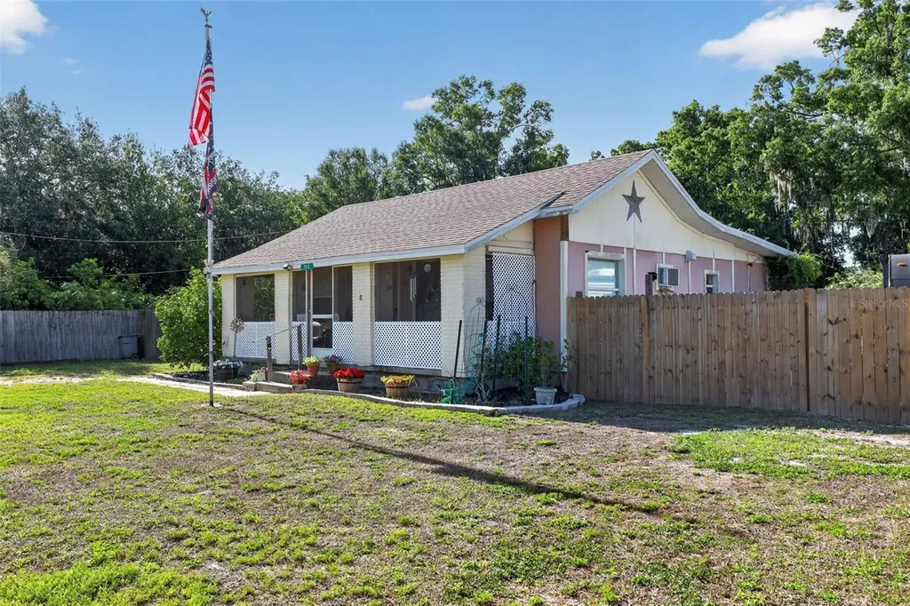 702 NW 3rd Street Mulberry FL 33860