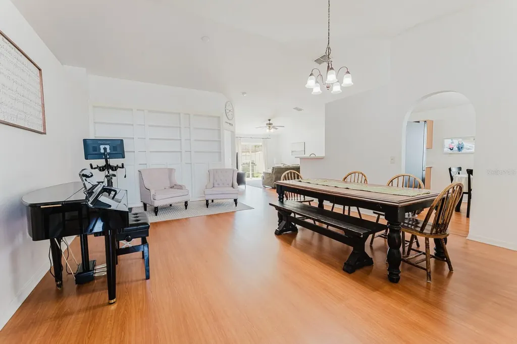 2043 Corner Tree Court Orlando FL 32820
