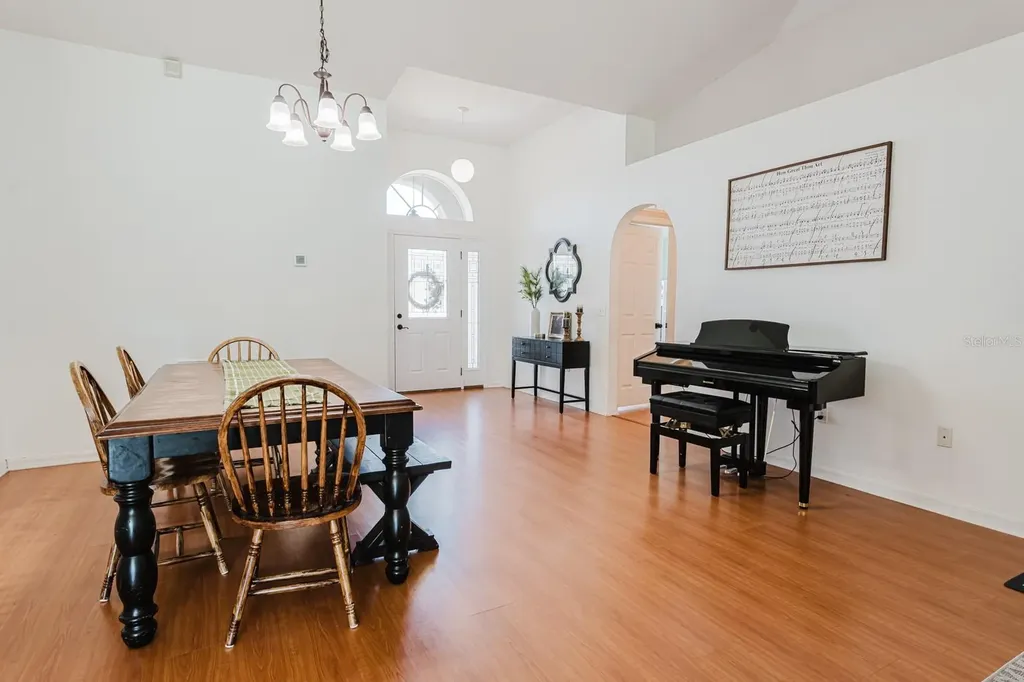 2043 Corner Tree Court Orlando FL 32820