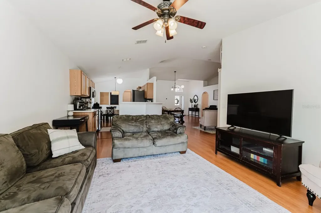 2043 Corner Tree Court Orlando FL 32820