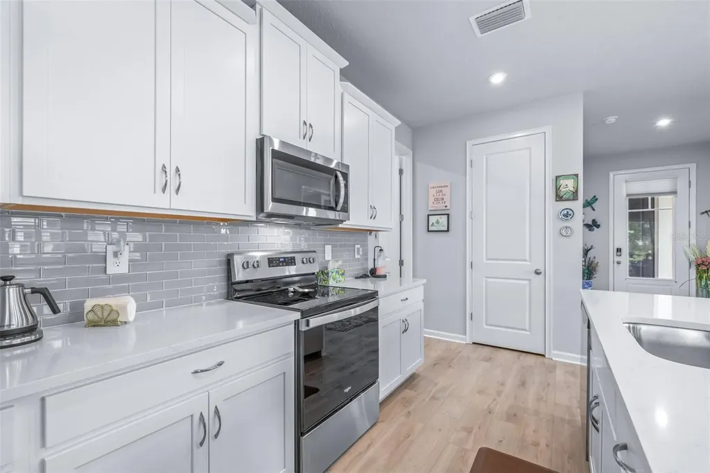 6131 Timberdale Avenue Wesley Chapel FL 33545