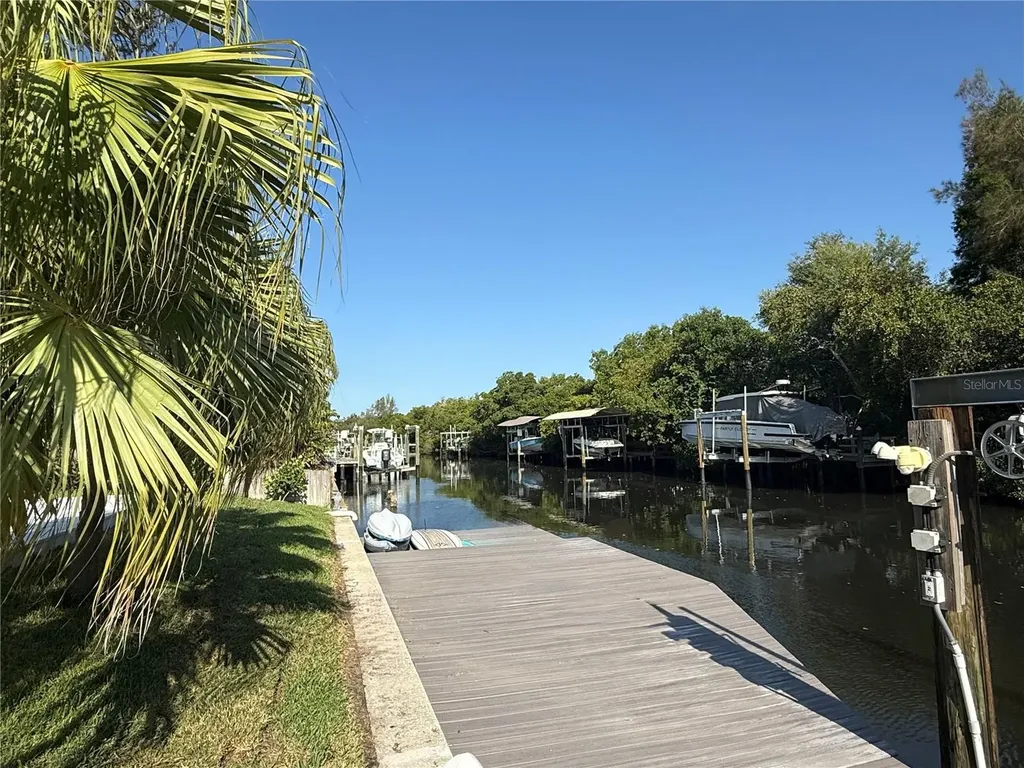 797 45th Avenue NE St Petersburg FL 33703