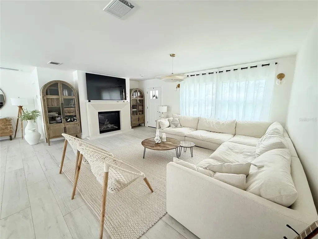 797 45th Avenue NE St Petersburg FL 33703