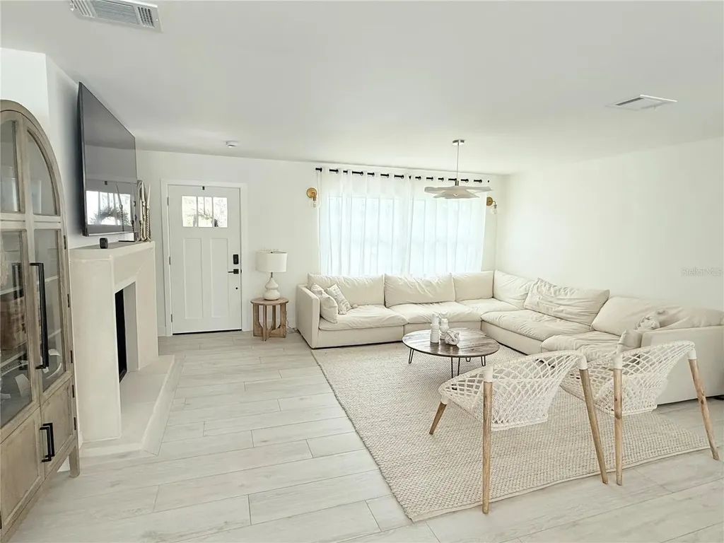 797 45th Avenue NE St Petersburg FL 33703