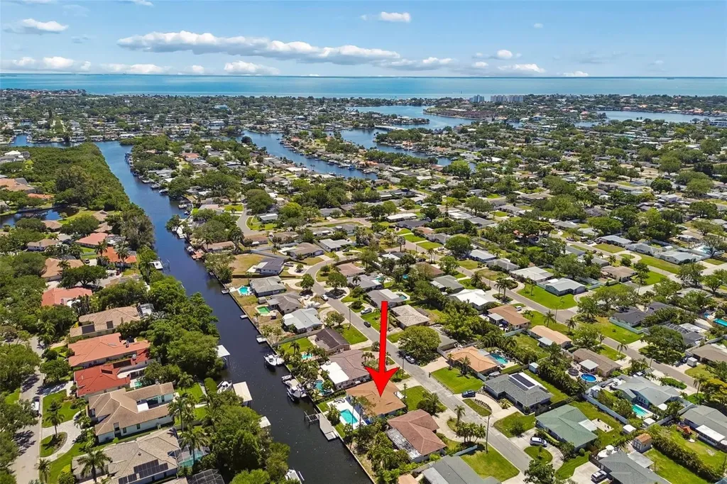797 45th Avenue NE St Petersburg FL 33703