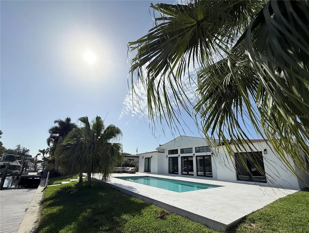 797 45th Avenue NE St Petersburg FL 33703