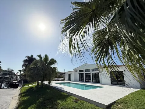 797 45th Avenue NE St Petersburg FL 33703
