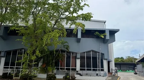 272 Calle 272 Bloq. L B 12, Urb. Country Club Carolina PR 00982