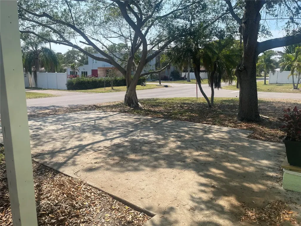 10825 Navajo Drive St Petersburg FL 33708