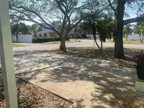 10825 Navajo Drive St Petersburg FL 33708