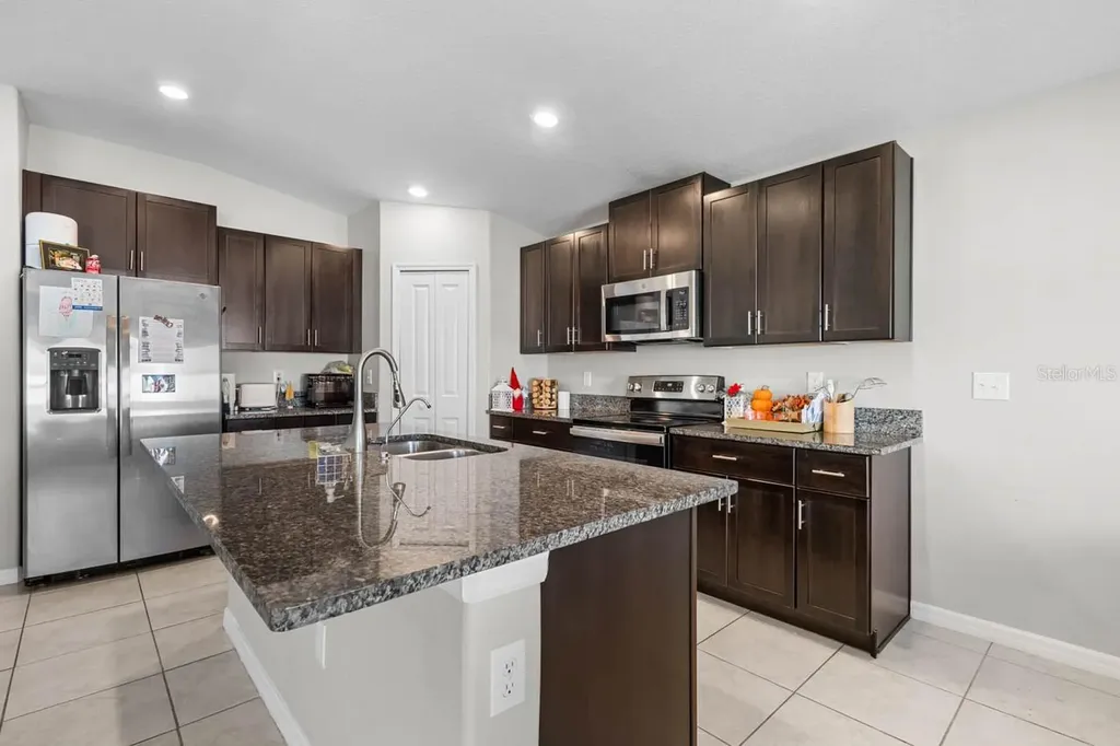 889 Calico Scallop Street Ruskin FL 33570