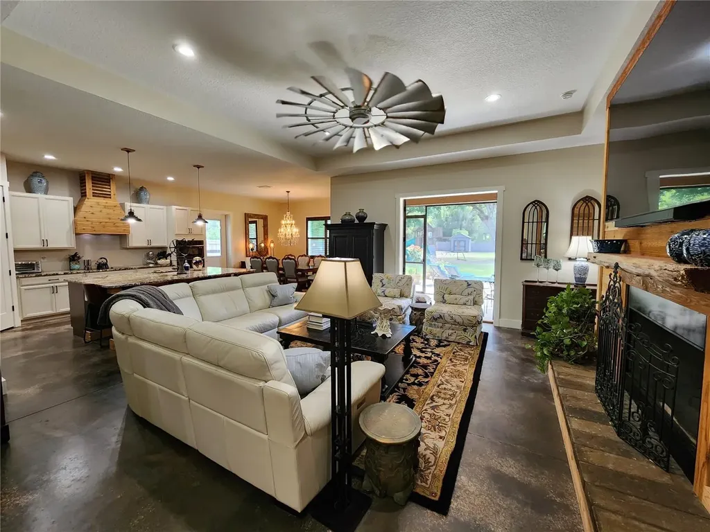 16189 SE 190th Avenue Weirsdale FL 32195