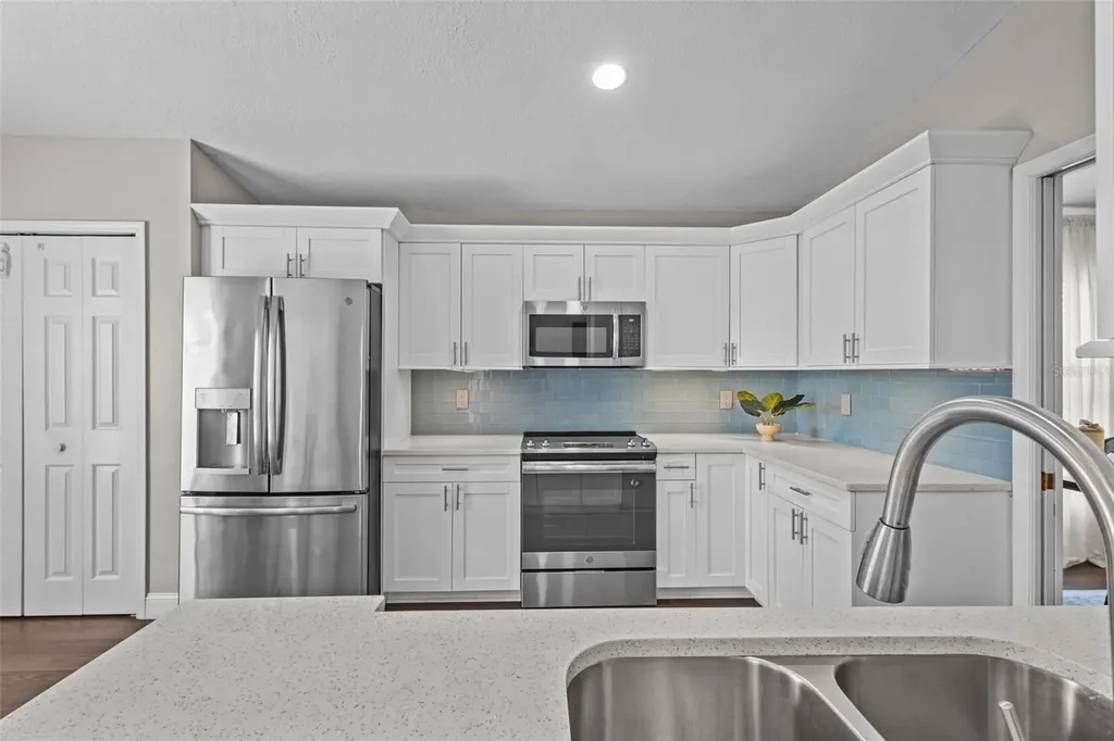 382 Fountainview Circle Oldsmar FL 34677