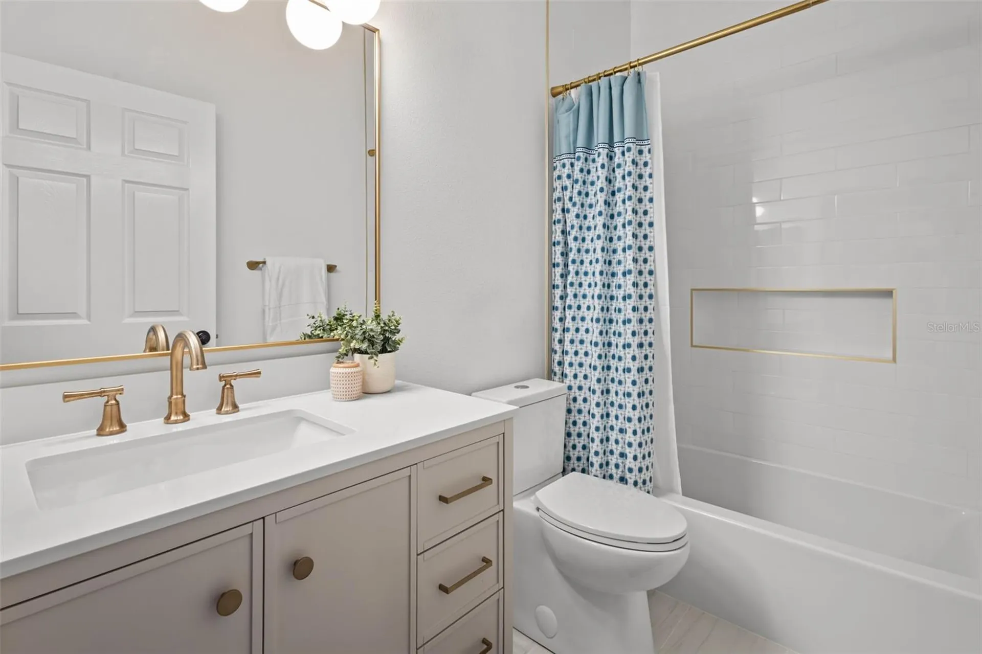 382 Fountainview Circle Oldsmar FL 34677