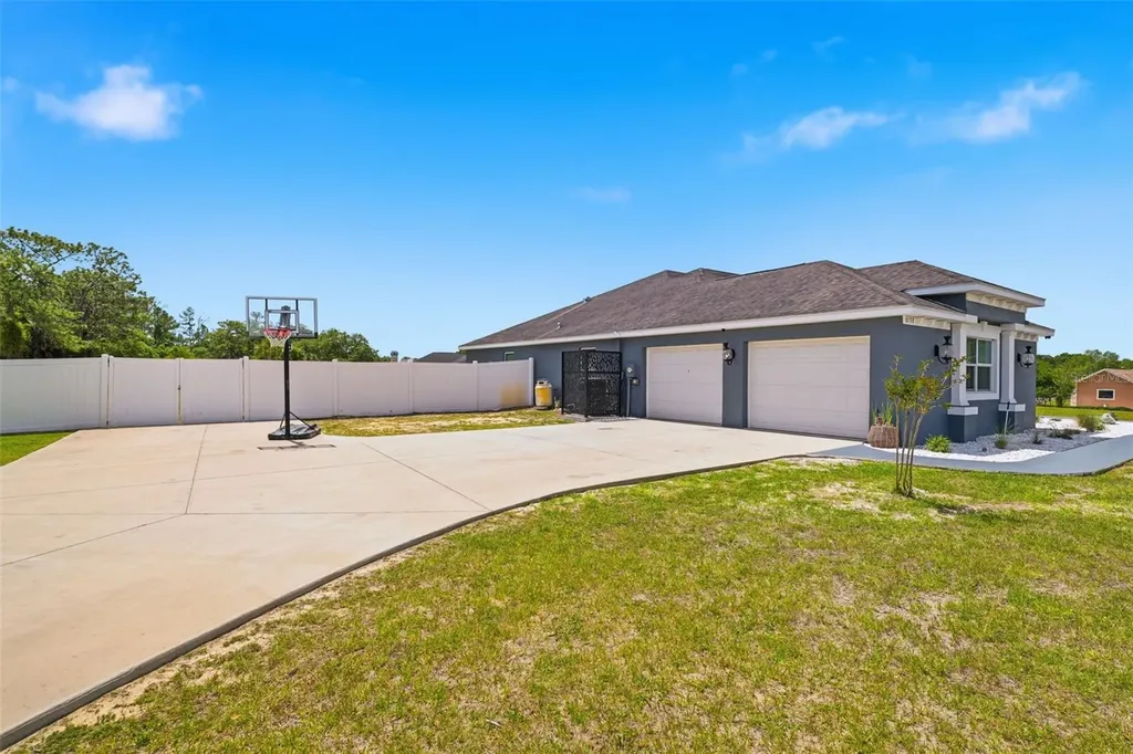 6152 NE 64th Street Silver Springs FL 34488