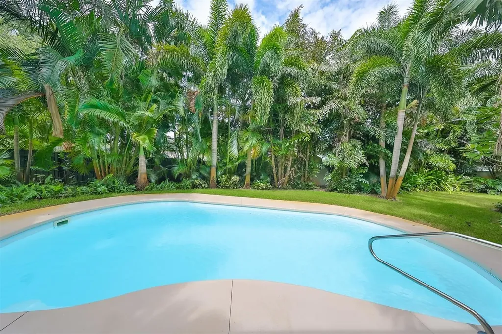 5934 115th Lane Seminole FL 33772