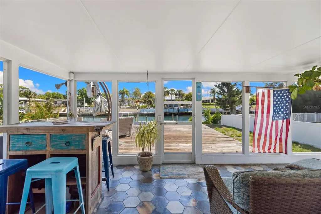 704 69th Avenue W Bradenton FL 34207