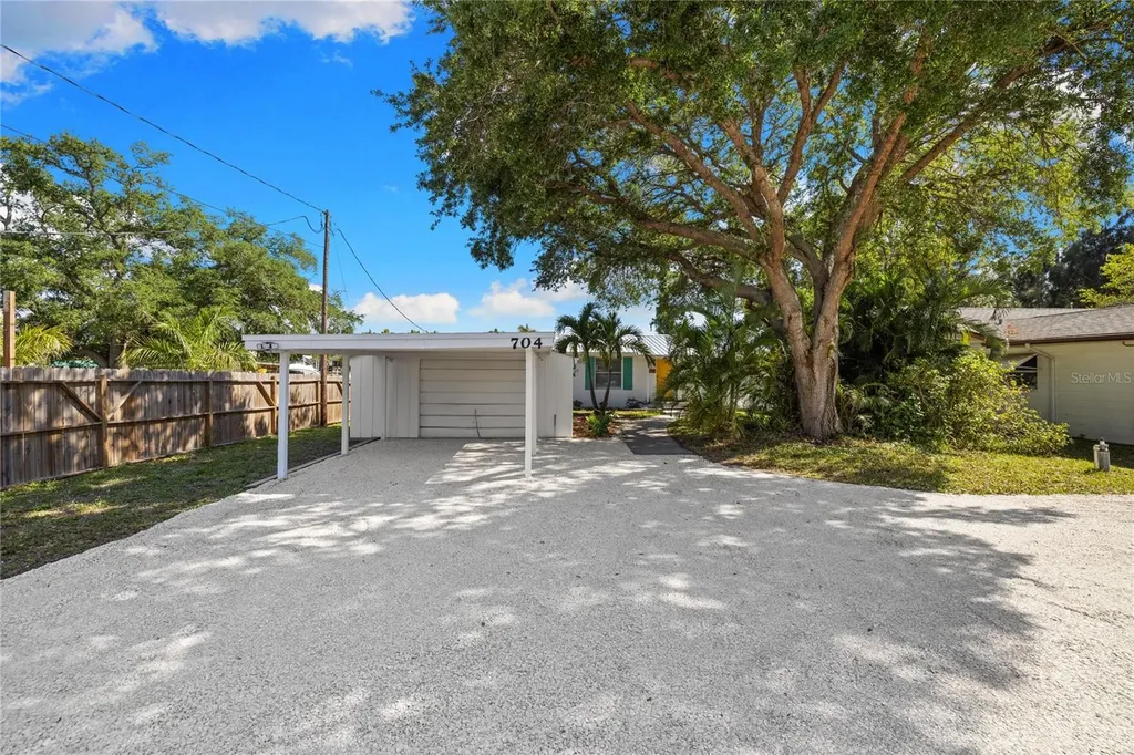 704 69th Avenue W Bradenton FL 34207