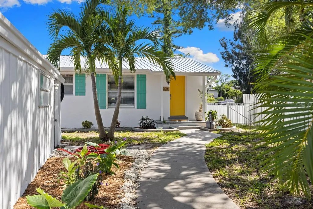 704 69th Avenue W Bradenton FL 34207