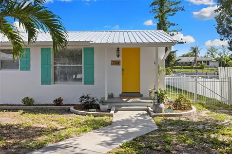 704 69th Avenue W Bradenton FL 34207
