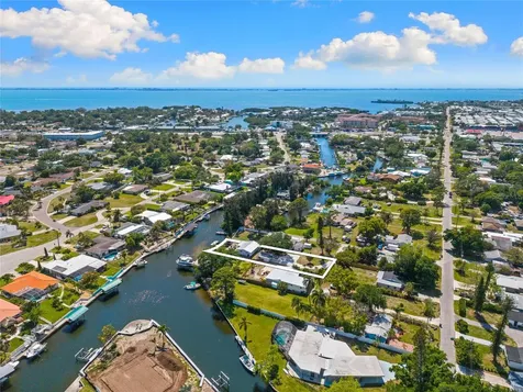 704 69th Avenue W Bradenton FL 34207