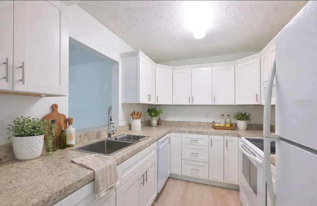 511 Finsbury Circle Sun City Center FL 33573