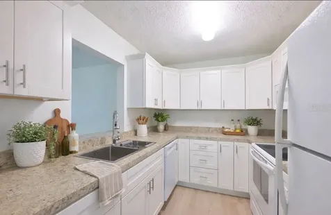 511 Finsbury Circle Sun City Center FL 33573