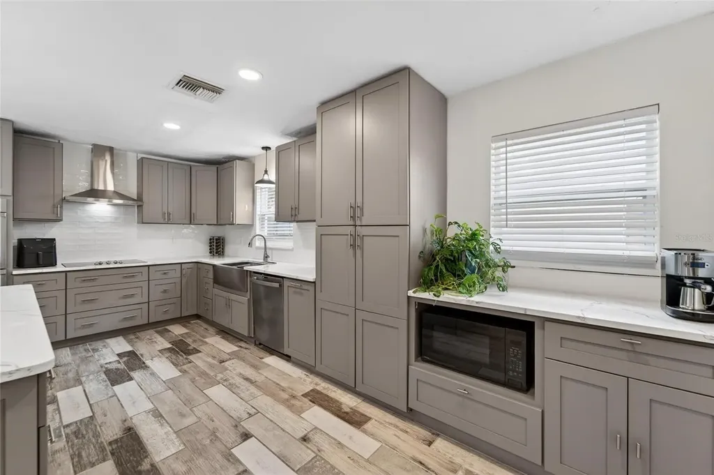 2842 61st Lane N St Petersburg FL 33710