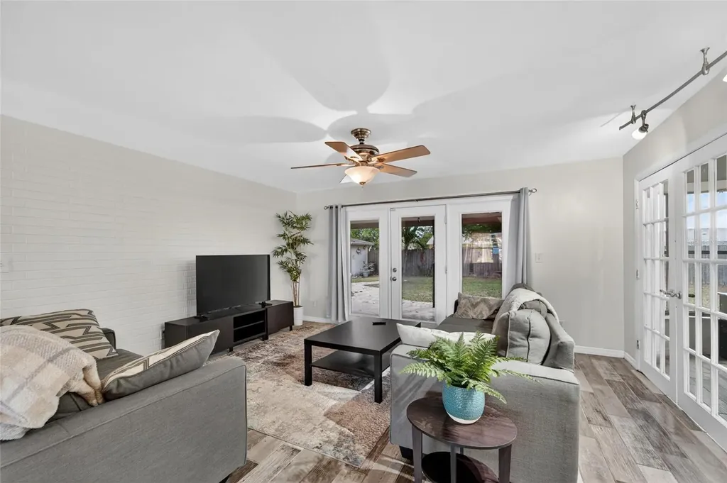 2842 61st Lane N St Petersburg FL 33710