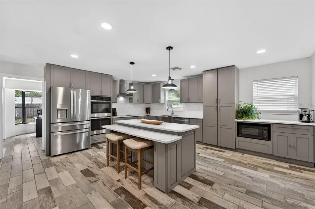 2842 61st Lane N St Petersburg FL 33710