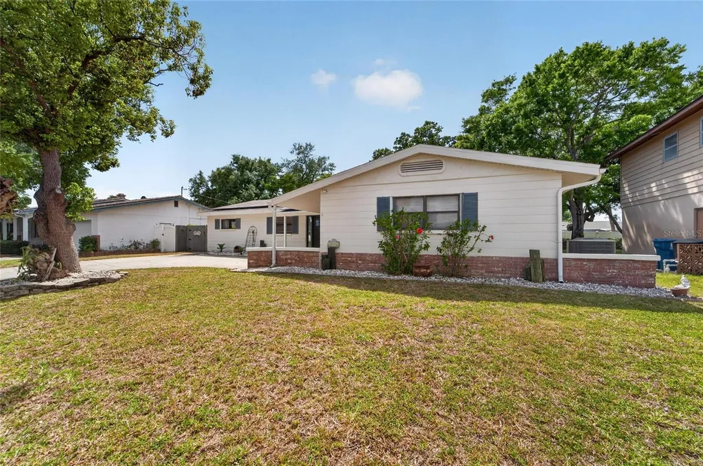 2842 61st Lane N St Petersburg FL 33710