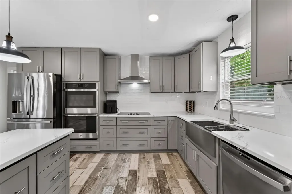 2842 61st Lane N St Petersburg FL 33710