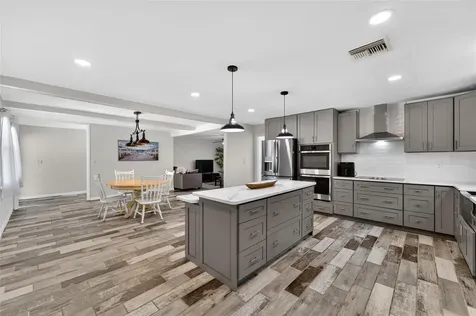 2842 61st Lane N St Petersburg FL 33710
