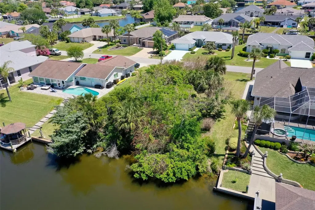 17 Claridge Court N Palm Coast FL 32137