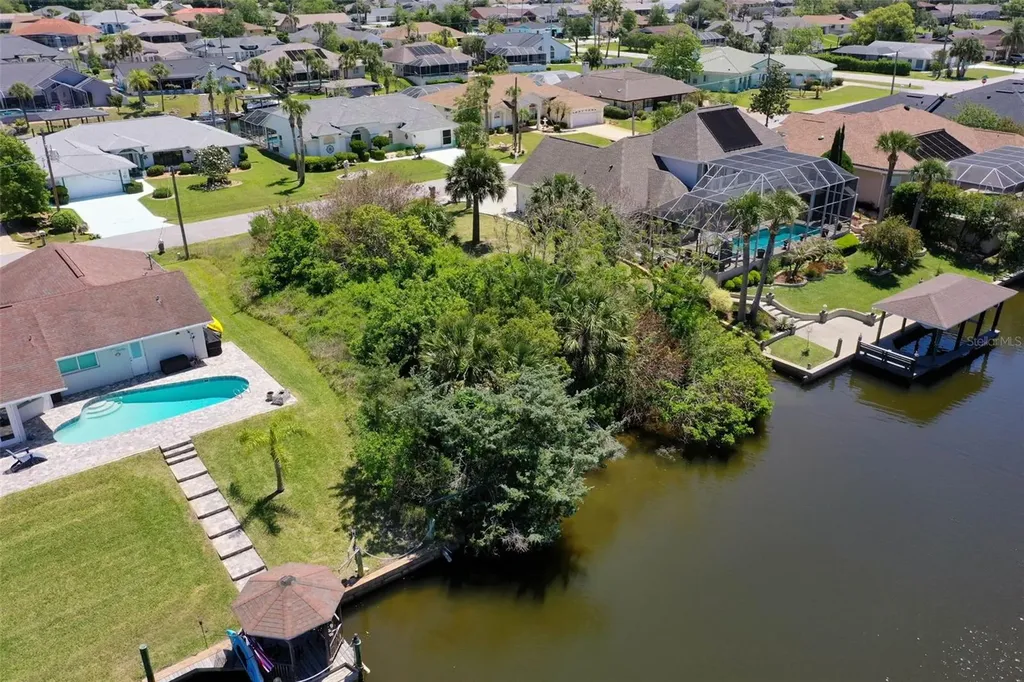 17 Claridge Court N Palm Coast FL 32137